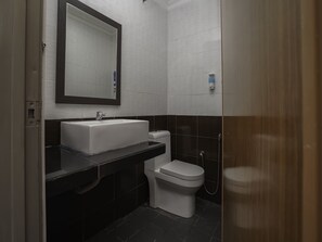 Standard Double Room, 1 Double Bed | Bathroom