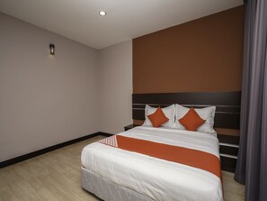 Deluxe-Doppelzimmer, 1 Doppelbett | Schreibtisch, kostenloses WLAN, Bettwäsche