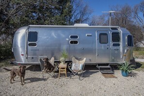 Exterior - Vintage Trailer Hotel Glamping in Hico Tx (Hico)