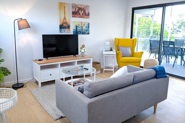 شقة ديلوكس - ٣ غرف نوم | منطقة المعيشة | تلفزيون إل إي دي