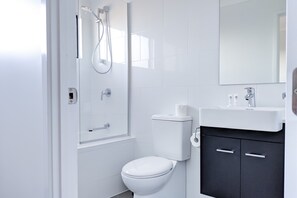 شقة ديلوكس - ٣ غرف نوم | حمام | تجهيزات دش، مستلزمات مجانية للعناية الشخصية، مجففات شعر، مناشف