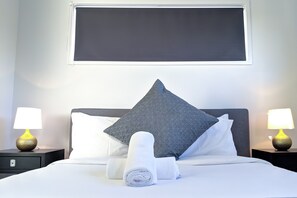 شقة ديلوكس - ٣ غرف نوم | 3 عدّة غرف نوم ومكواة/لوح كي وملاءات أسرّة