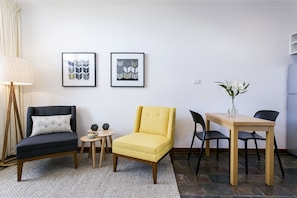 In-room dining - Inner City Convenience in a Stylish Abode (Adelaide)