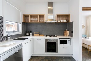 Deluxe Apartment, 1 Bedroom | Private kitchen