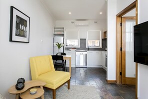 Living area - Inner City Convenience in a Stylish Abode (Adelaide)