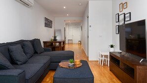 2 Bedroom Deluxe Apartment with Tri Bunk Bed | Living area | LED TV - Bayside Apartment just 5km from City Center (Port Melbourne)