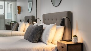 2 Bedroom Deluxe Apartment with Tri Bunk Bed | 2 bedrooms, desk, iron/ironing board, free WiFi - Bayside Apartment just 5km from City Center (Port Melbourne)