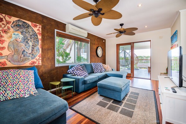 Deluxe House, 4 Bedrooms | Living area