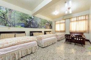 家庭房 | 办公桌、隔音、折叠床/加床（额外收费）、免费 WiFi