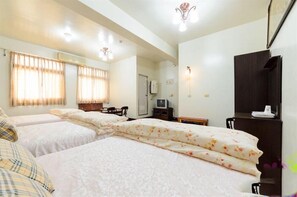 四人房 | 办公桌、隔音、折叠床/加床（额外收费）、免费 WiFi