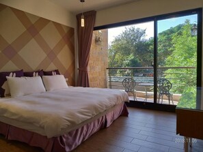 Desk, blackout curtains, free WiFi, bed sheets