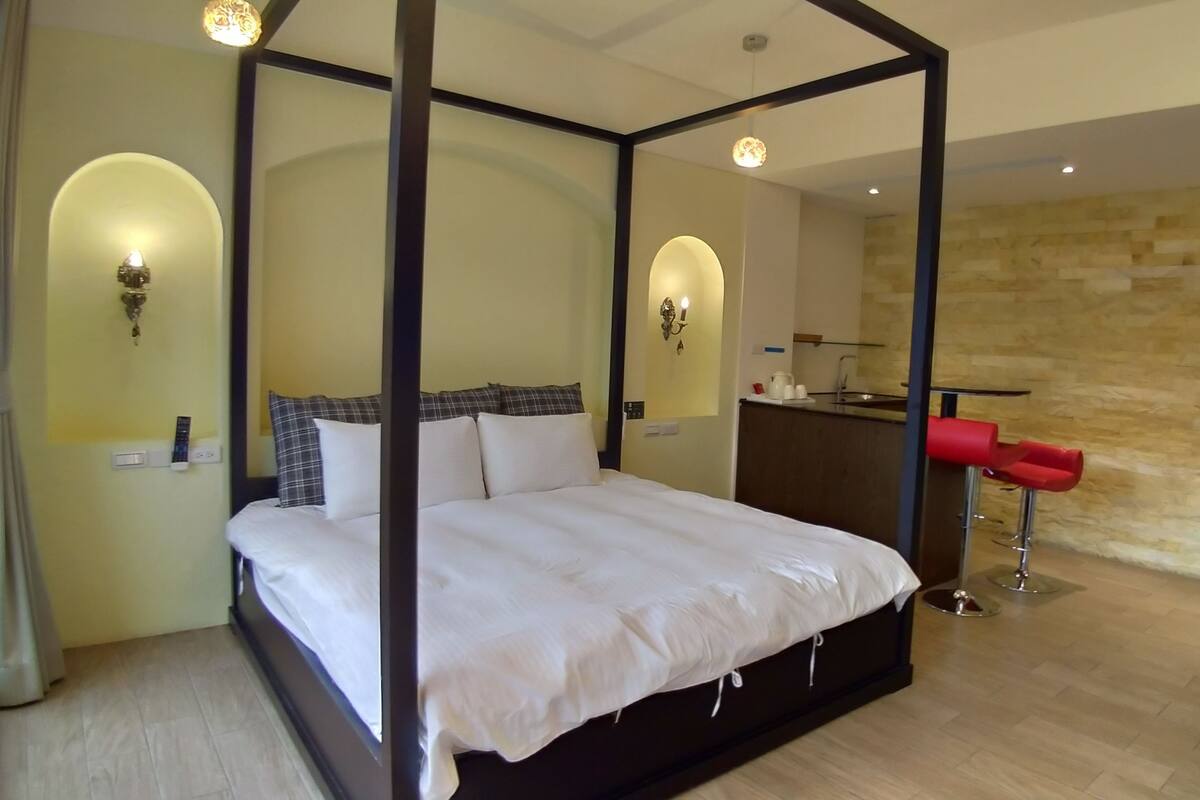 Desk, blackout curtains, free WiFi, bed sheets