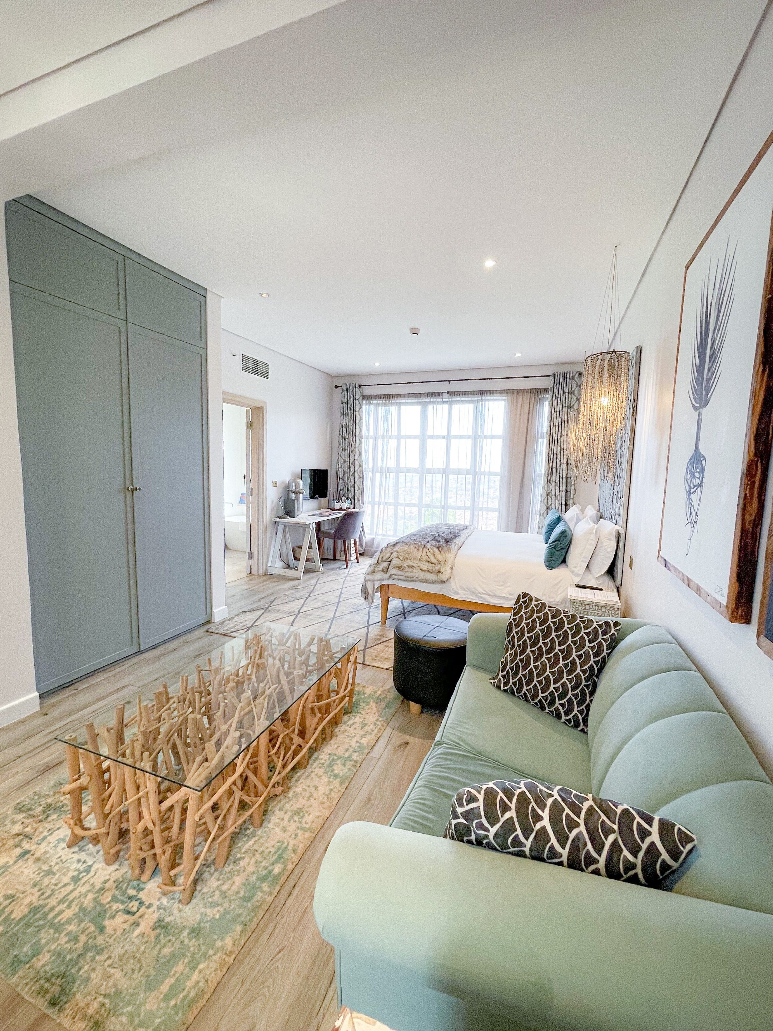 junior studio suite | living area | 32-inch lcd tv with cable channels, tv