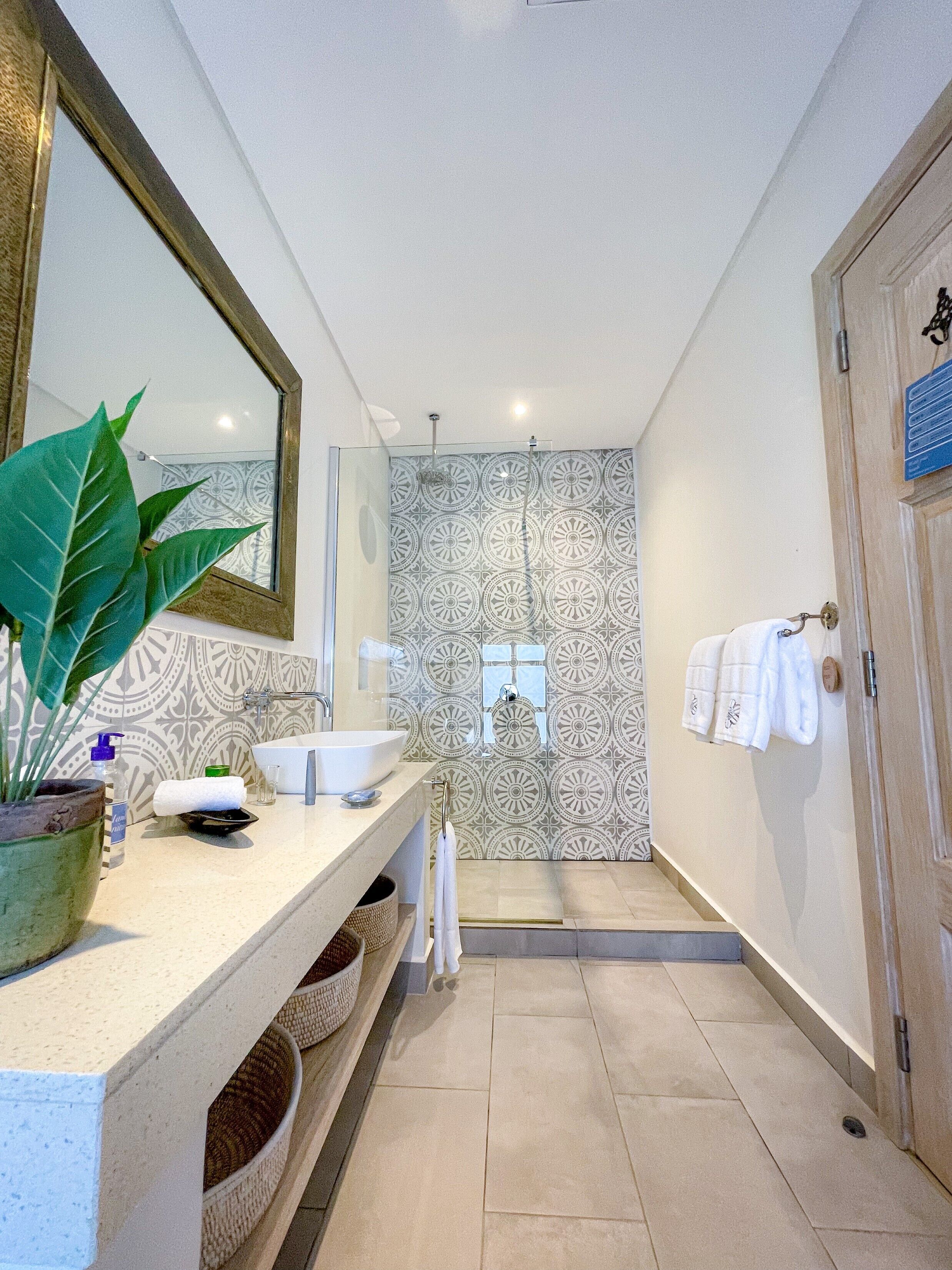 separate bathtub and shower, deep-soaking bathtub, rainfall showerhead