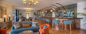 3 bars/lounges, poolside bar