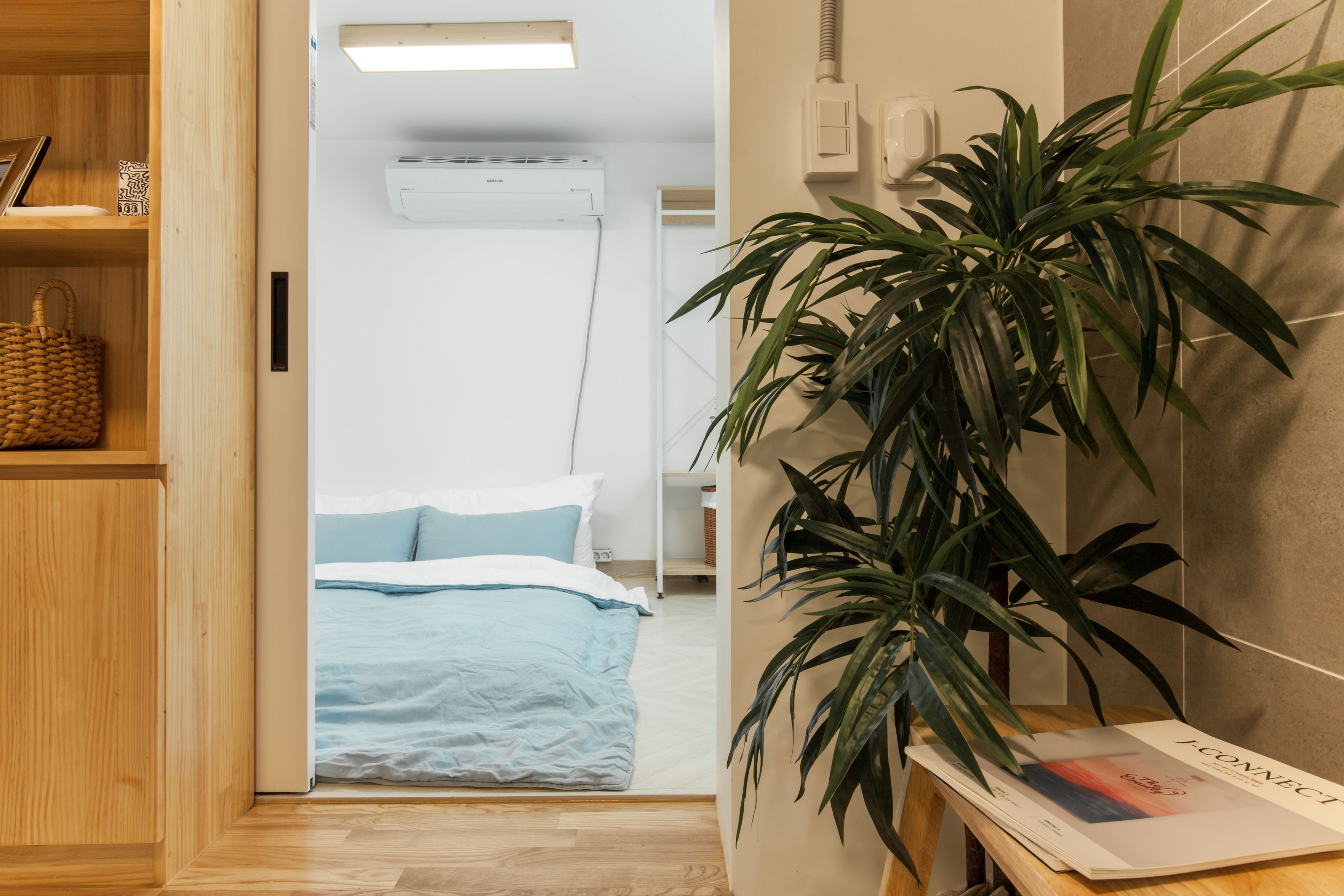 House (Blue) | Free WiFi