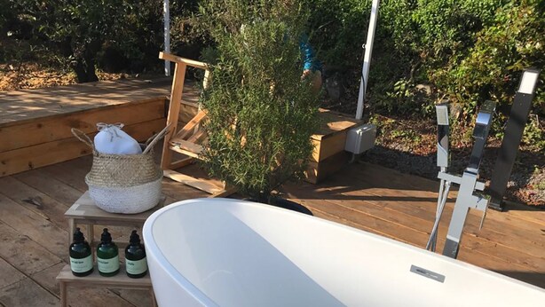 Deep-soaking bathtub - Dosundoldam House (Seogwipo)