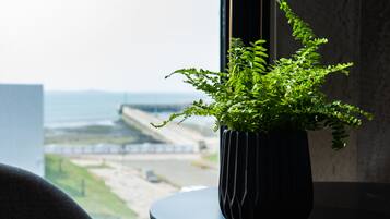 Comfort tweepersoonskamer, bad, uitzicht op zee | Een bureau, verduisterende gordijnen, geluiddichte muren, gratis wifi