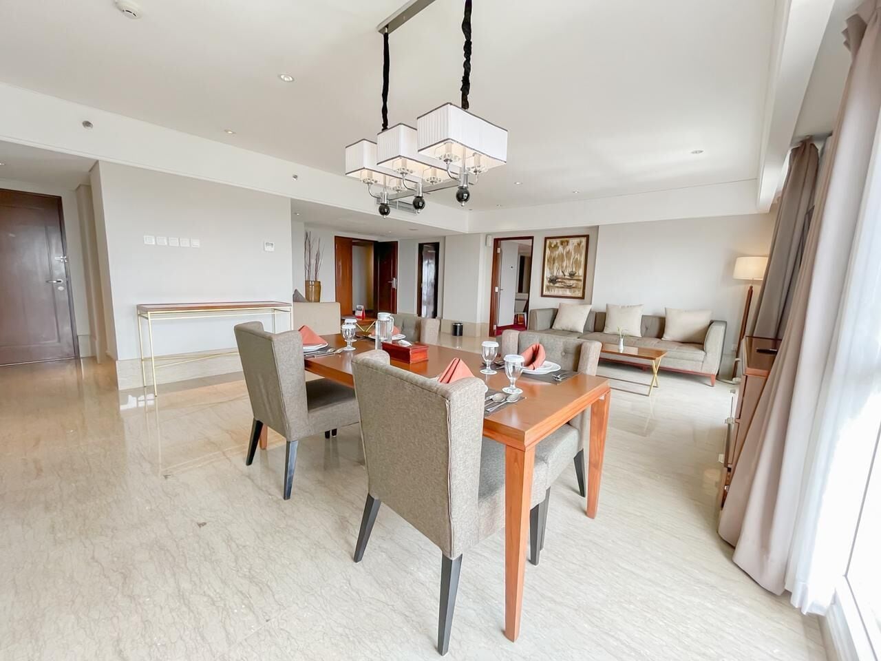 Presidential Suite | Dining room