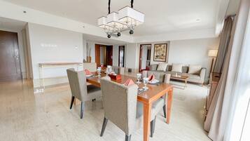 Presidential Suite | Dining room