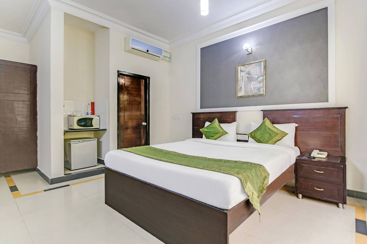 Phòng Deluxe, 1 giường cỡ queen | Bàn ủi/dụng cụ ủi quần áo, giường gấp/giường phụ (phụ phí)