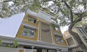 Mặt tiền nơi lưu trú