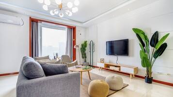 Familienapartment, 3 Schlafzimmer | Wohnzimmer | Fernseher