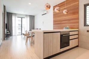 Appartement, 3 chambres (#B213) | Aire de séjour | Téléviseur ACL