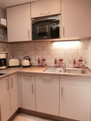 Anna 2  Groundfloor | Private kitchen - Ferienwohnung Anna (Garmisch-Partenkirchen)