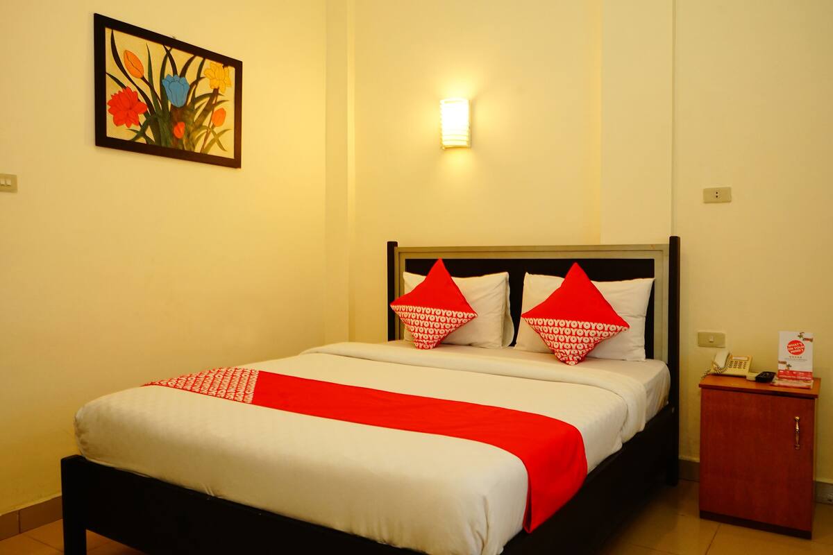 Deluxe Double Room | Desk, free WiFi, bed sheets