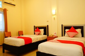 Deluxe Twin Room | Desk, free WiFi, bed sheets