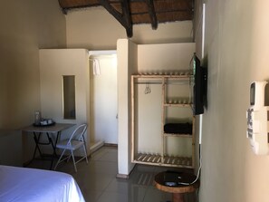 Standard-Doppelzimmer, Gartenblick | Bügeleisen/Bügelbrett, kostenloses WLAN, Bettwäsche