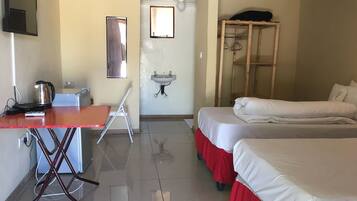 Kahden hengen standard-huone (kaksi sänkyä) | Silitysrauta/-lauta, ilmainen Wi-Fi, vuodevaatteet