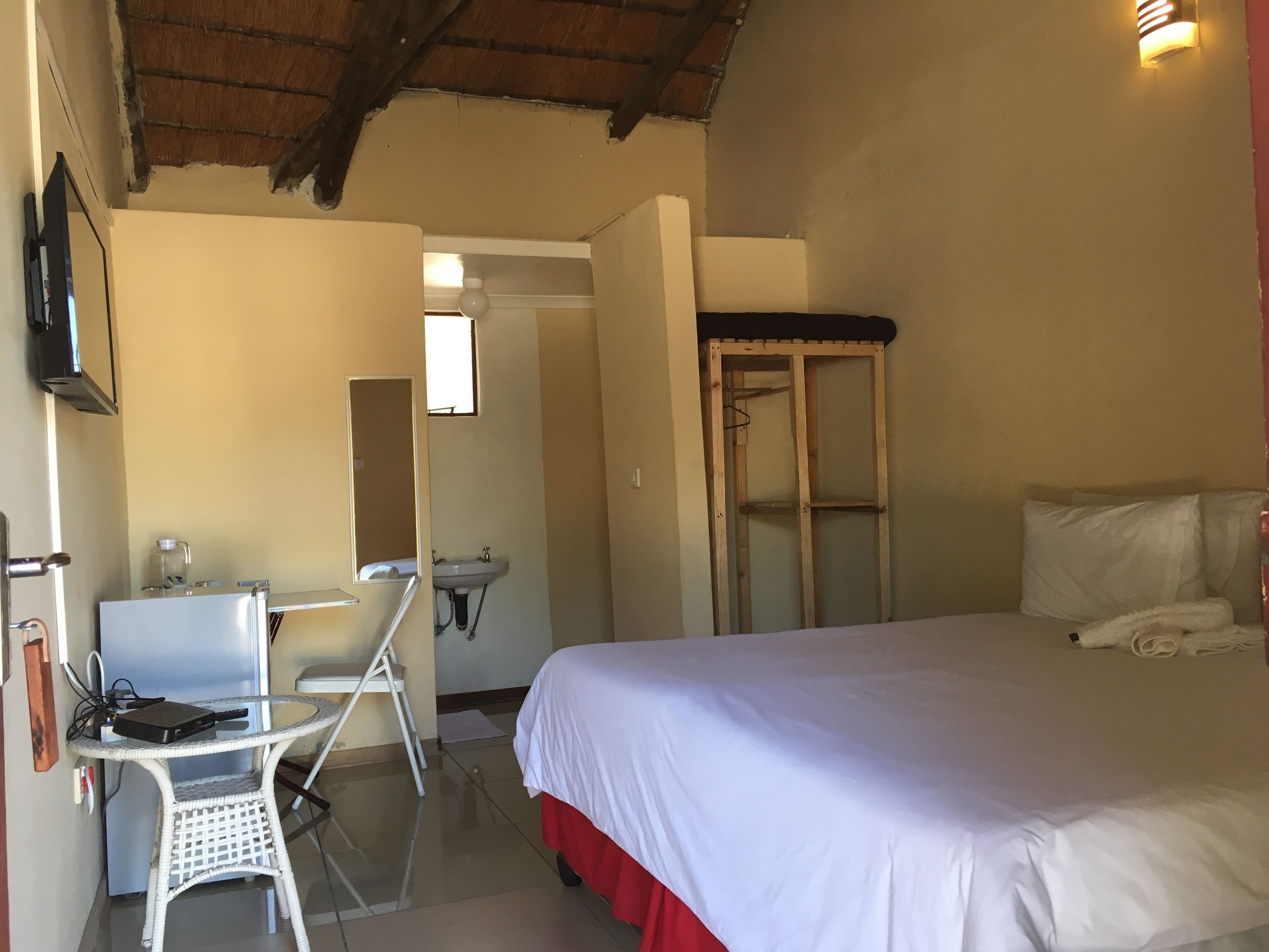 Standard-Doppelzimmer, Gartenblick | Bügeleisen/Bügelbrett, kostenloses WLAN, Bettwäsche