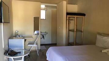 Kahden hengen standard-huone, näköala puutarhaan | Silitysrauta/-lauta, ilmainen Wi-Fi, vuodevaatteet