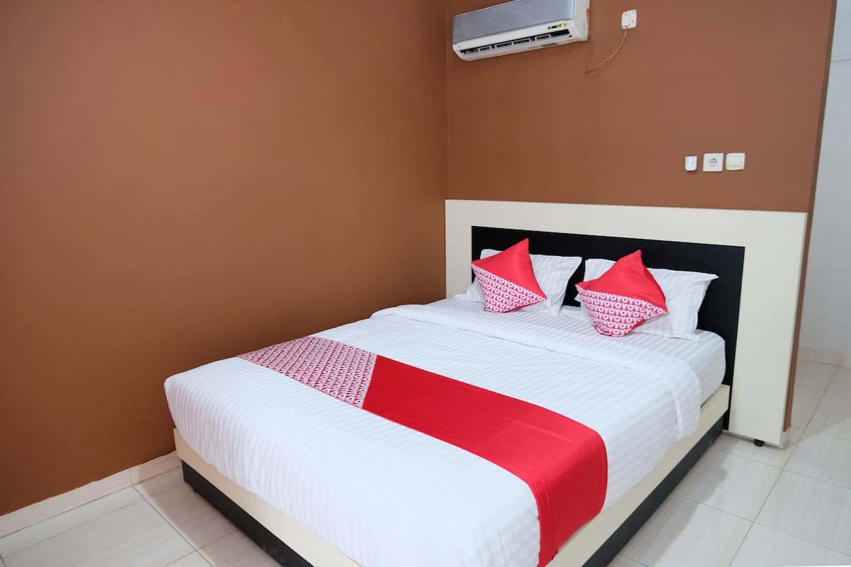 Standard Double Room | Free WiFi, bed sheets