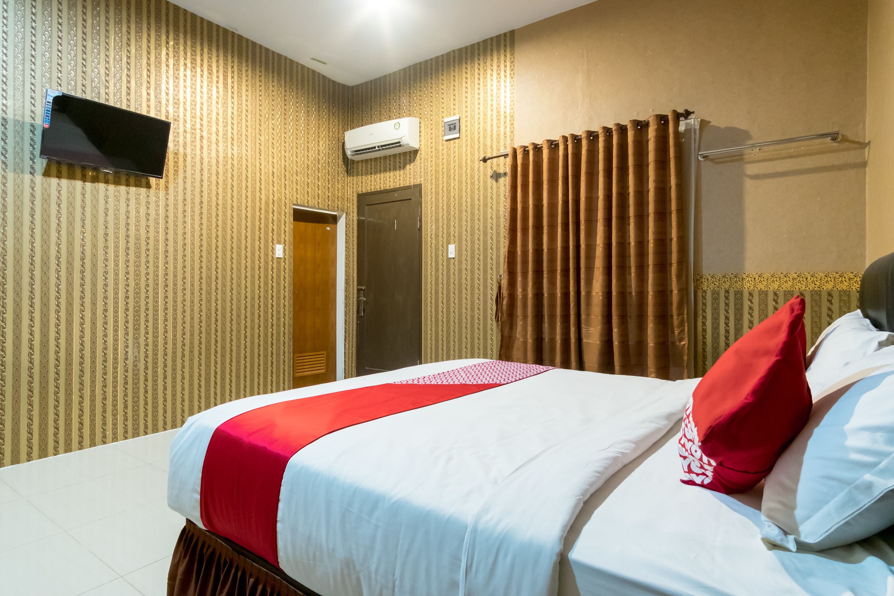 Deluxe Suite, 1 Double Bed | Desk, free WiFi, bed sheets