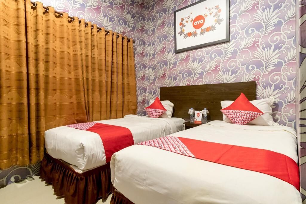 Een bureau, gratis wifi, beddengoed