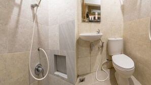 A bathroom with a shower, sink, and toilet. - Hotel O Medan Near Gajah Mada formerly Hotel Indah Raya (Medan)