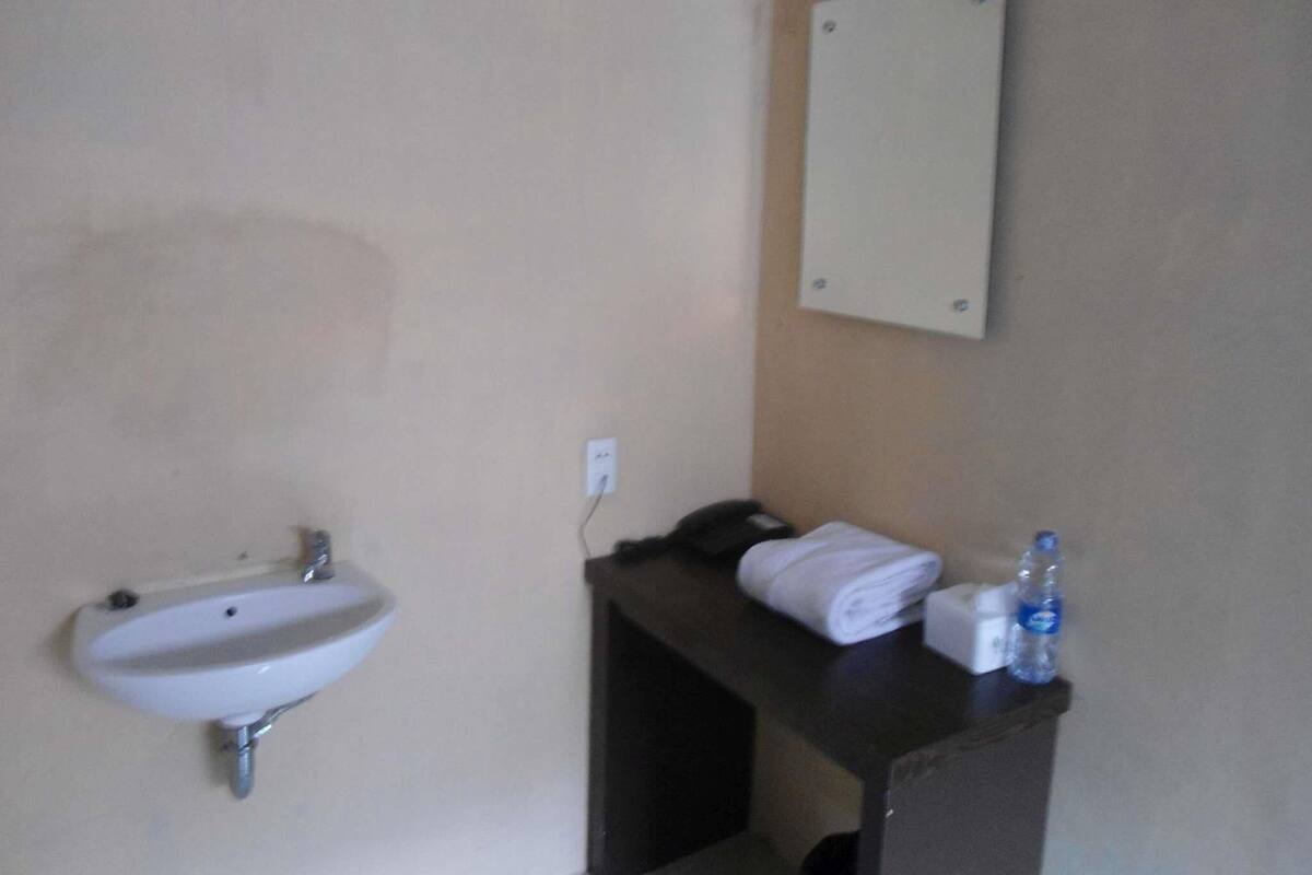 Salle de bain | Douche, douche cascade, serviettes fournies