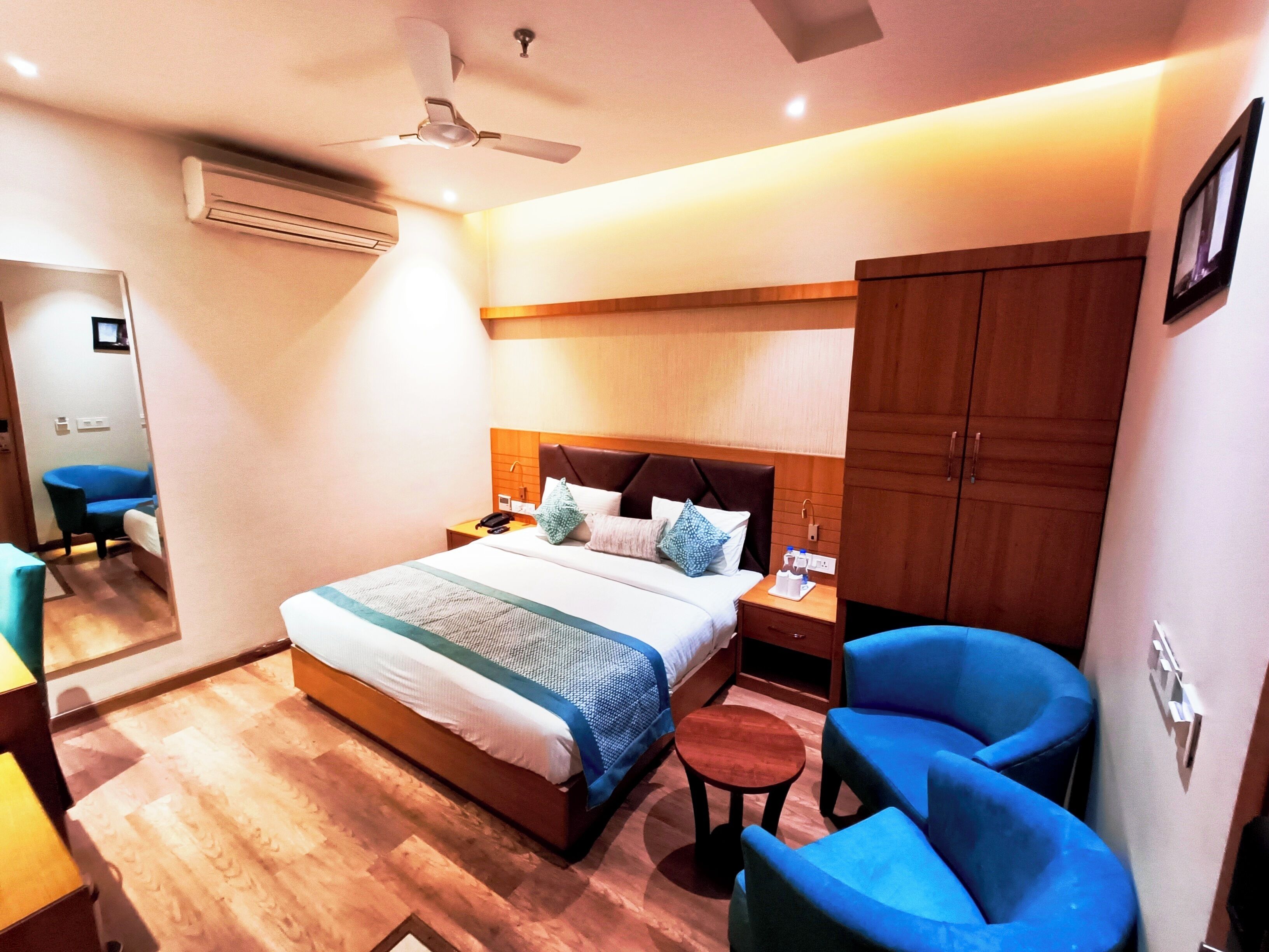 Kamar Deluks, tanpa jendela | Minibar, meja kerja, tirai kedap cahaya, dan kedap suara