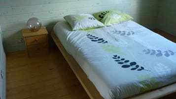 Kamar Double Basic, Bebas Asap Rokok | Didekorasi berbeda-beda dan dilengkapi dengan perabotan berbeda-beda
