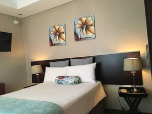 Quarto casal standard, 1 cama de casal | Individualmente decorados, individualmente mobiliados