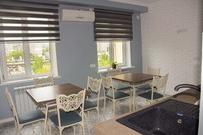 Oven, stovetop, dishwasher, cookware/dishes/utensils