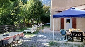 Unclassified image, 2 of 22, button - Maison familiale associative Gueyniers (Jausiers)