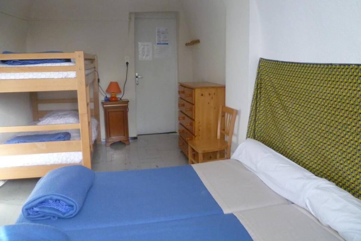 Quadruple Room, Shared Bathroom | Cribs (free), WiFi (free), bed sheets