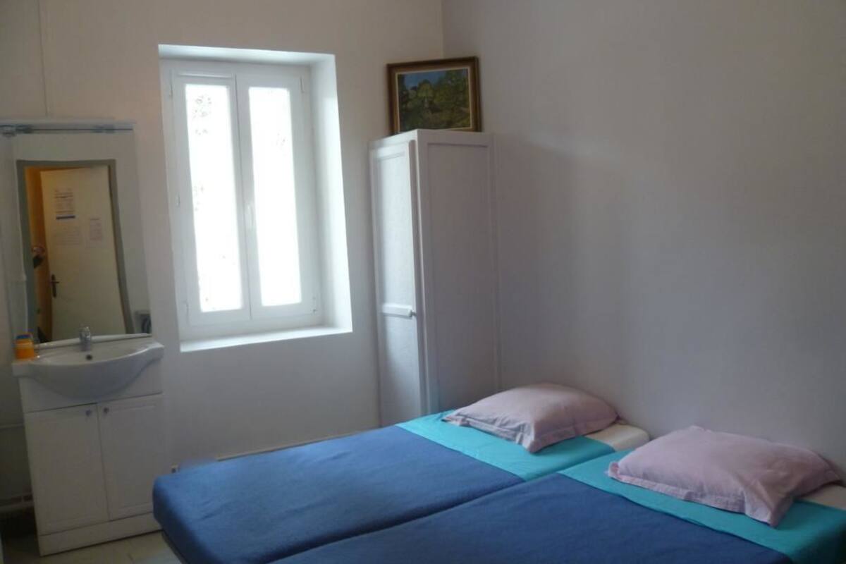 Double or Twin Room, Shared Bathroom | Cribs (free), WiFi (free), bed sheets