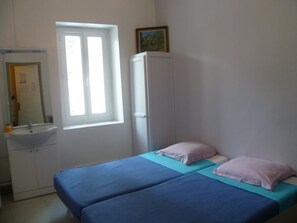 Quarto casal ou duplo, banheiro compartilhado | Berços grátis, Wi-Fi de cortesia, roupa de cama