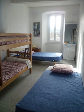 Quadruple Room, Shared Bathroom | Free cribs/infant beds, free WiFi, bed sheets