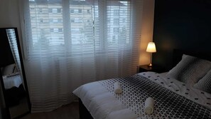 1 slaapkamer, een strijkplank/strijkijzer, wifi, beddengoed